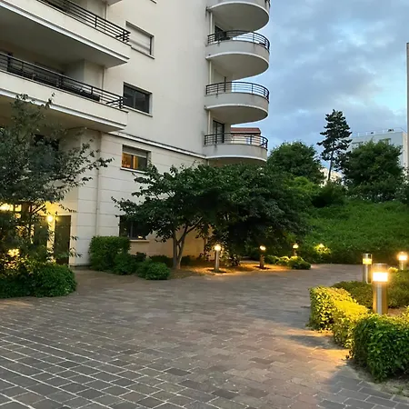 Privee Suresnes